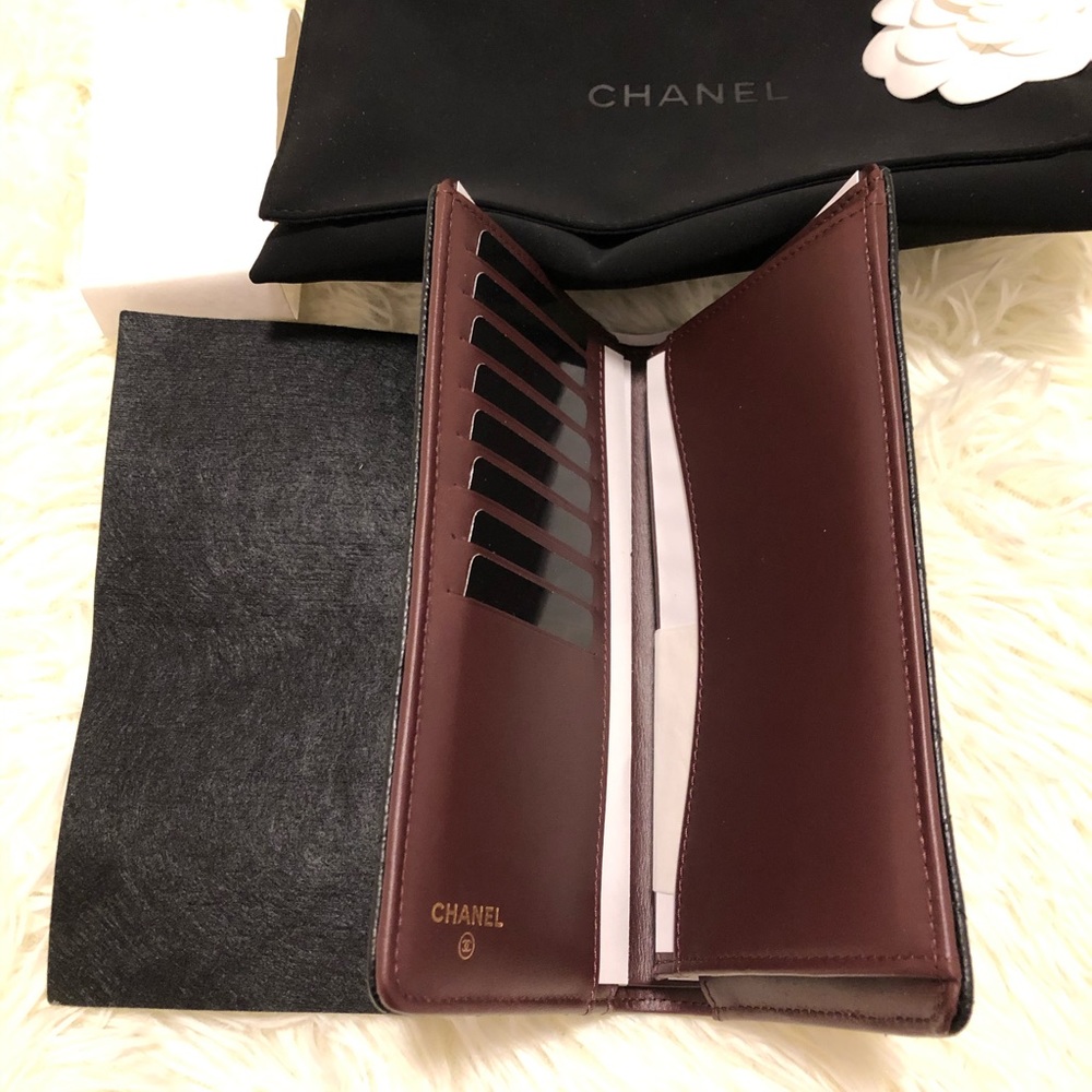 Chanel Wallet (Free Dior lip glow) - Picture 6 of 16